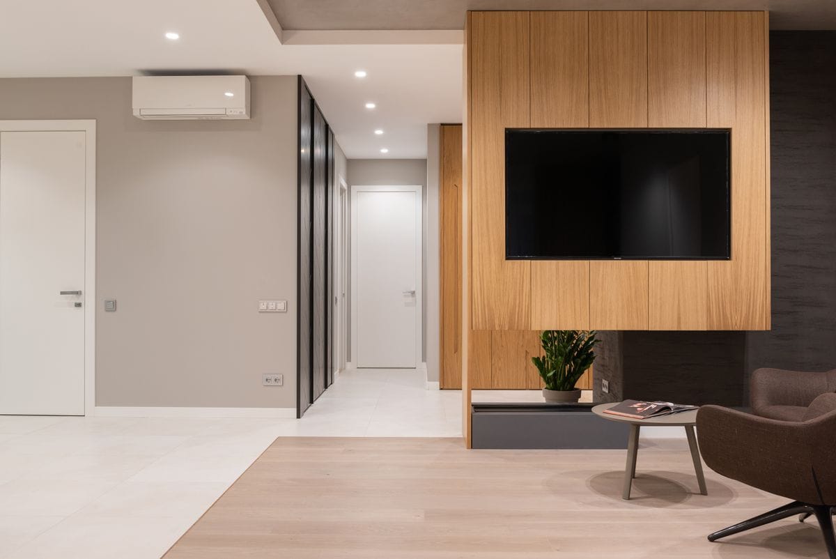 Air conditioning unit serving an open-plan hallway and living space